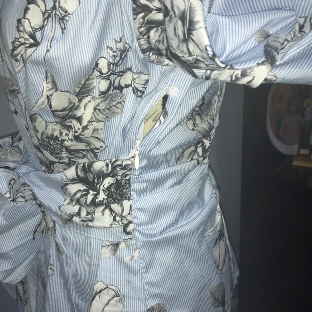 Chic Floral Wrap Blouse - Light Blue and White - Picture 4 of 4